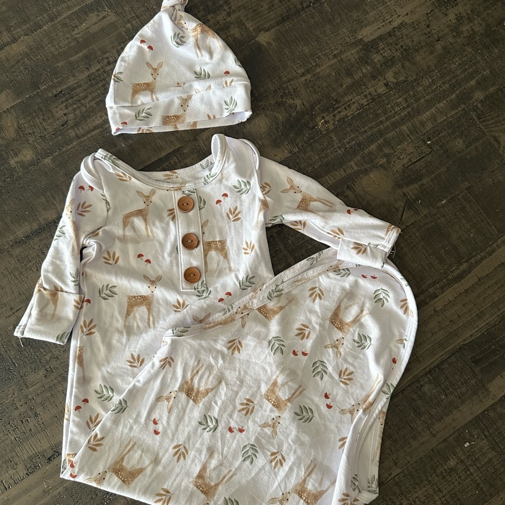 Caden Lane Friendly Fawns Knot Gown & Hat Set